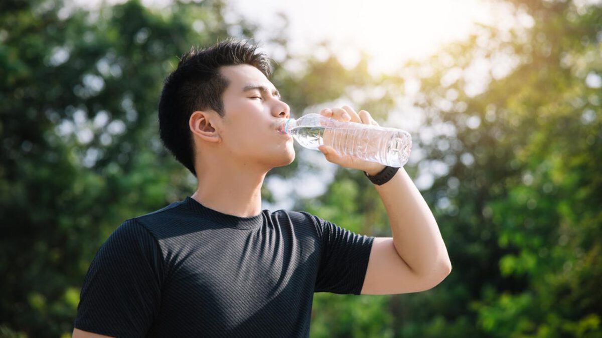 Manfaat Rutin Minum Air Putih Setiap Hari